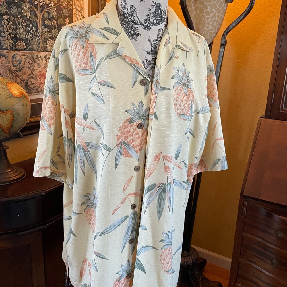 Tommy Bahama. Button down shirt. Excellent condition.
